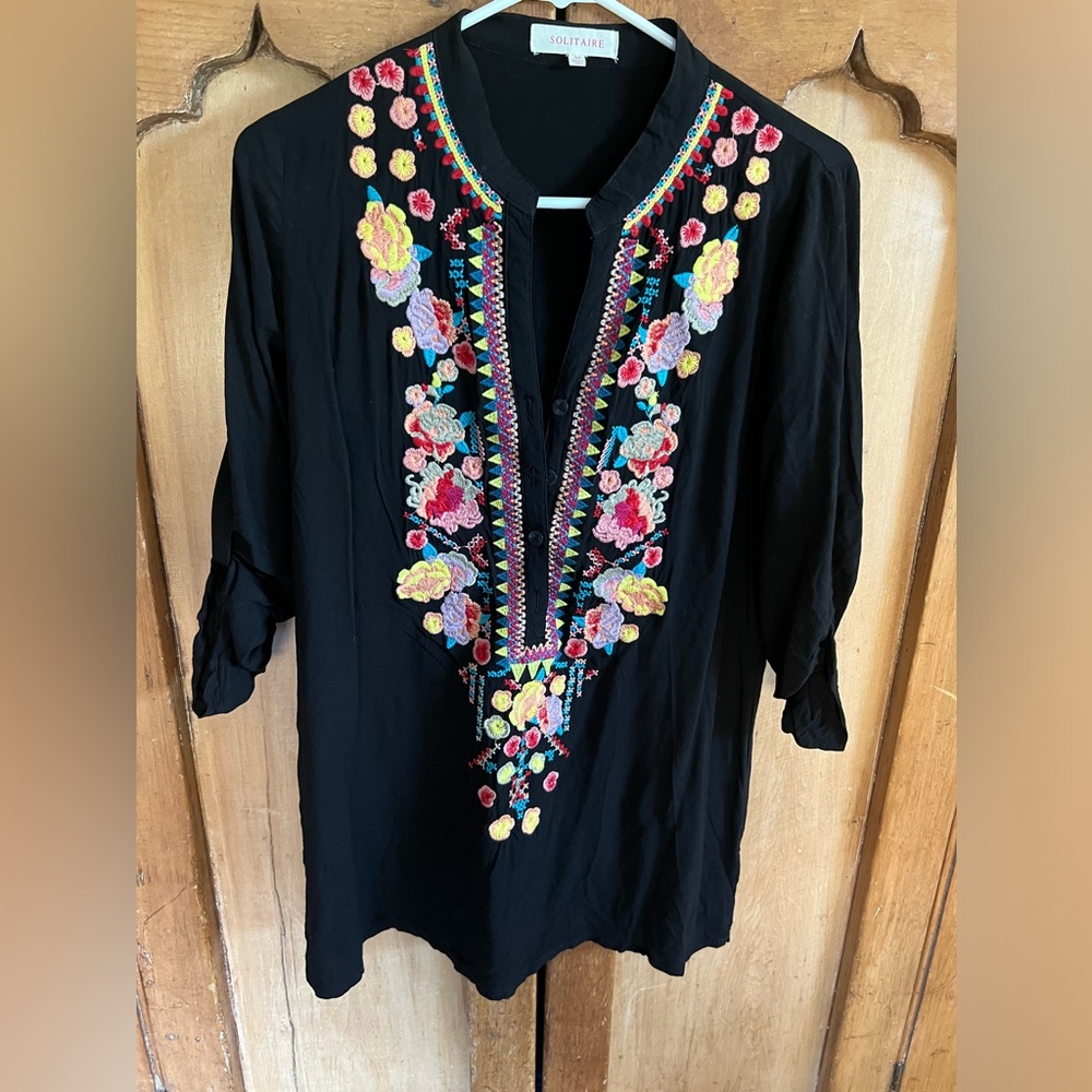 Gorgeous embroider quartersleeve shirt